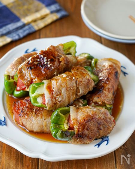 肉巻きピーマンのトマトチーズ詰め