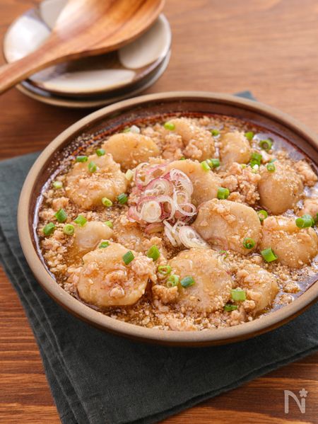 里芋と鶏ひき肉のごま煮
