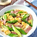 シンプルな味♪アスパラベーコンの卵バター炒め