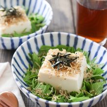 ご飯がすすむ！ごま油香るカリカリじゃこのせ豆腐