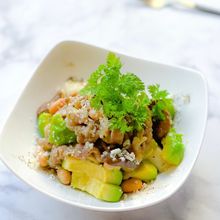 豚肉とアボカドと蒸し大豆のチーズソテー