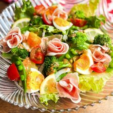 おもてなしにも♡春の彩り野菜たっぷりサラダ