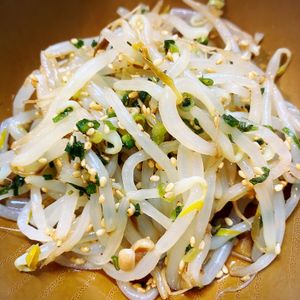 みおの作ってみた!投稿(最強節約副菜♪あと１品に嬉しい！『もやしのねぎ胡麻ナムル』)