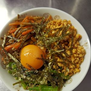 1306796の作ってみた!投稿(【豆腐そぼろの和風ビビンバ】ごま和えときんぴらごぼうで♪)