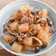 がっつり食べよう!豚肉と大根のめんつゆ炒め
