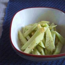 ブロ茎で簡単1品。ゴマ油と《塩レモン》の15秒炒め