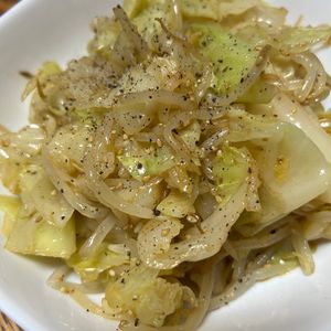 ゆくゆくの作ってみた!投稿(レンジで5分！【もやし×キャベツ旨ダレナムル】やみつき副菜♩)