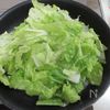 【ふわふわ！はんぺんと白菜の炒め煮】焼き色が食欲そそるよね！の工程3