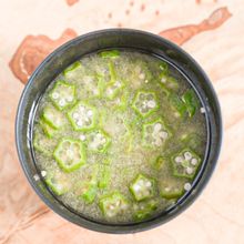 メイン食材はひとつだけ！オクラのみそ汁