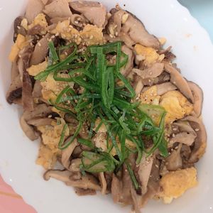 milkの作ってみた!投稿(オイマヨが決め手！豚肉としいたけのふわふわ玉子)