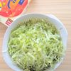 レタス大量消費に!やみつき♪出汁もみレタスの下準備