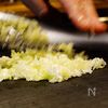 肉のうま味を詰め込んだ【厚切りれんこん肉詰めステーキ】の工程2
