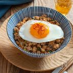 ピリ辛！担々どんぶり。目玉焼きのせ♪包丁不要で簡単！
