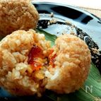 卵の黄身の醤油漬けおかかおにぎり