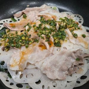 えい吉の作ってみた!投稿(12分！包丁まな板いらず！＼豚しゃぶとれんこんの重ね蒸し／)