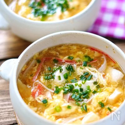 ５分でほっこり温まる
豆腐とカニカマのかき玉スープ
