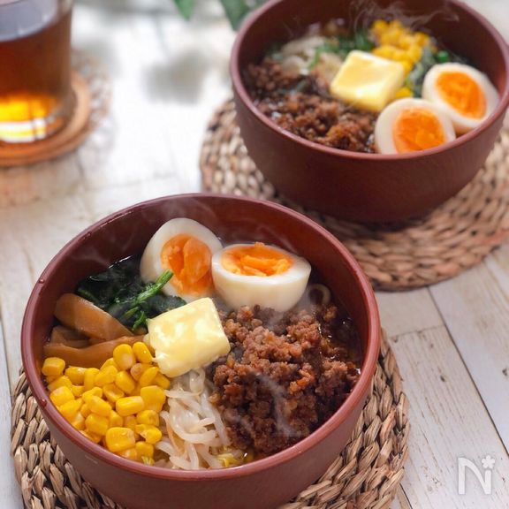 お湯で溶かすだけの簡単スープdeピリ辛肉味噌バターラーメン