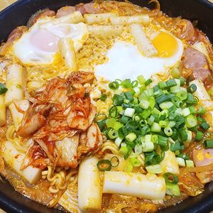 ナムディの作ってみた!投稿(韓国定番鍋♡『簡単プデチゲ』子供も大喜び♡１０分で完成♪)