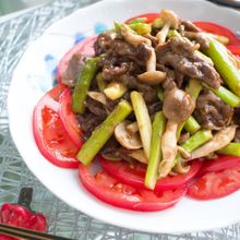 夏のおかず 牛肉とアスパラガスとしめじのオイスターソース炒め