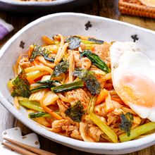 【韓国風焼きうどん】旨辛ソースで1皿満足レシピ♡