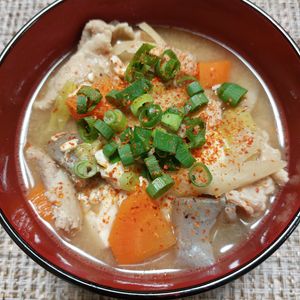 よっこの作ってみた!投稿(【本気で旨い豚汁】文句なしのおいしさ!丼で食べたい!)