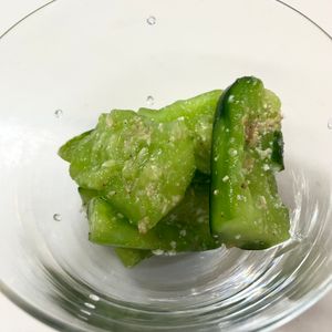 (・∀・)コロンの作ってみた!投稿(にんにく塩こうじの✨無限ぽりぽりたたききゅうり😋🥒)