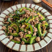 ゴーヤ嫌いも食べる《甘辛こってり♡そぼろ炒め》