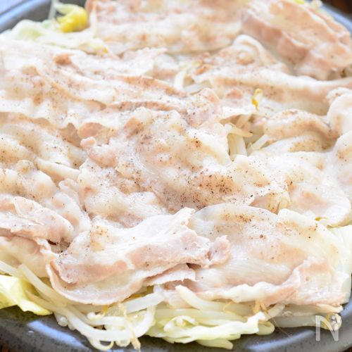 ワンパン【キャベツともやしの豚バラ蒸し】簡単ヘルシーコク旨!