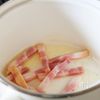 丸ごと新玉ねぎ【コンソメバタースープ】の工程3