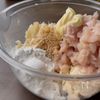【鶏むね肉と冷凍豆腐のコロコロ肉まん】節約/かさましの工程1