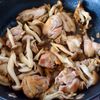 【鶏肉とたっぷりきのこのバター醤油炒め】コクうま簡単おかず♪の工程5
