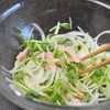 材料費50円！豆苗とたまねぎのサラダの工程1