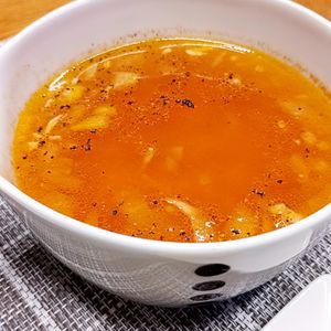 こまりこ😃の作ってみた!投稿(優しい甘みにベーコンの旨味♡すりおろし人参と玉ねぎのスープ)