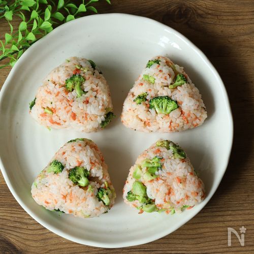 鮭とブロッコリーの塩バターおにぎり