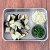 【とろっとなすがたまらない♪】豚ばらなすのねぎ塩パスタの工程1