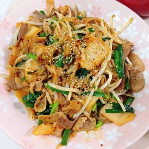 milkの作ってみた!投稿(シャキシャキもやしとにらの《豚キムチ炒め》)