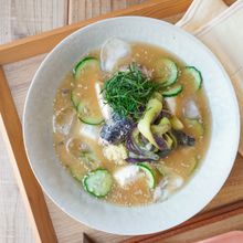 10分レンチンとろとろ！＼蒸しなすと鯖缶の冷汁風／