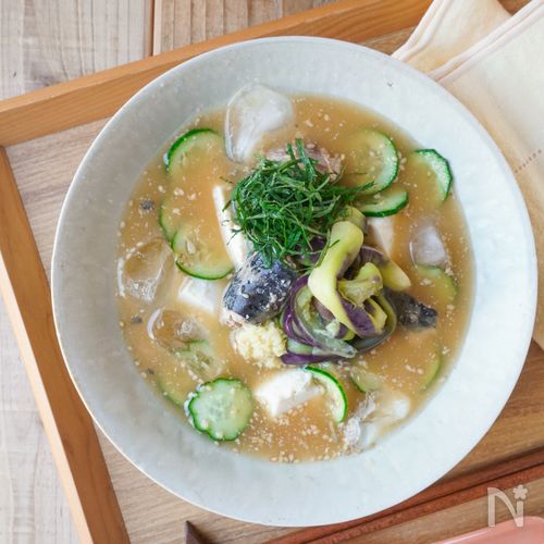 10分レンチンとろとろ！＼蒸しなすと鯖缶の冷汁風／