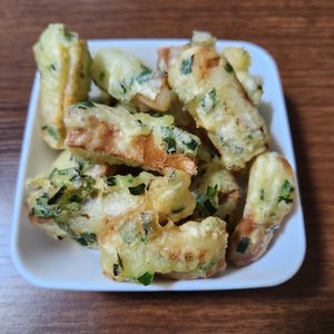 とももの作ってみた!投稿(ニラの風味がたまらない！「ザクザクちくわスティック」)