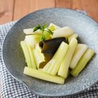 癖になる辛さ♪セロリのわさび漬け