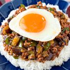 炒めるだけ◎とろっと最高【ナスとピーマンの和風キーマカレー】
