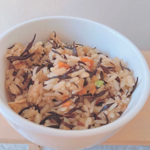 あーちゃん·͜· ♡の作ってみた!投稿(【ひじきと人参のだし炊き込みご飯】食材２つで簡単和ごはん♪)