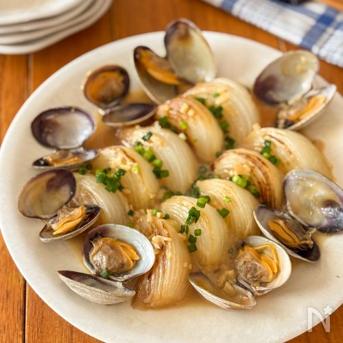 【あさりと新玉ねぎの酒蒸し】旨みじゅわっと♪