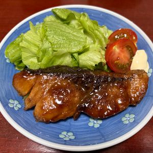 りんごの作ってみた!投稿(夏バテに負けない！【食欲そそる！ぶりのガーリック照り焼き】)