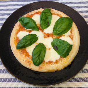 𝔂𝓾𝓶𝓲🍓の作ってみた!投稿(【最高に美味しいマルゲリータ】カリッもち生地に自家製ソース)