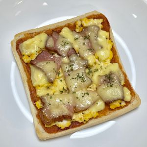 キャピタンの作ってみた!投稿(コメダ風♪【たっぷり卵のピザトースト】)