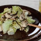 鶏ささみ肉とキャベツの塩コンブ炒め