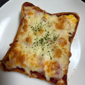 ゆっこの作ってみた!投稿(コメダ風♪【たっぷり卵のピザトースト】)