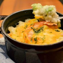 お餅とアボカドのクリームグラタン