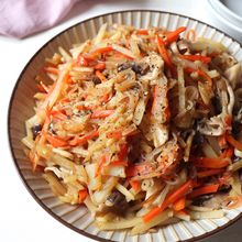 【中華風レシピ】新じゃがと平茸のオイスター炒め